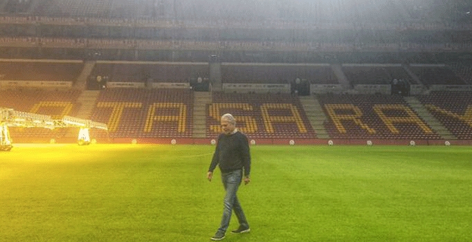 Galatasaray'ın yeni hocası Mustafa Denizli TT Arena'yı ziyaret etti
