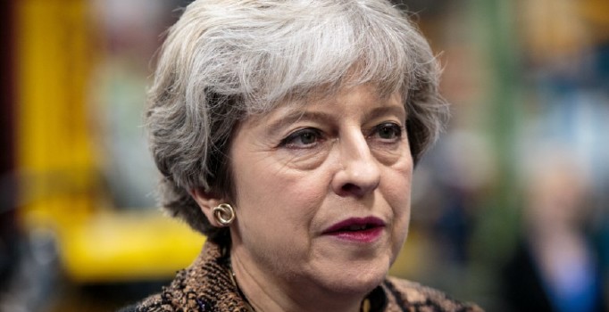 Theresa May'dan İngiliz yasalarına yeşil ışık