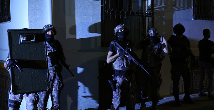 Bahçelievler'de helikopter destekli uyuşturucu operasyonu