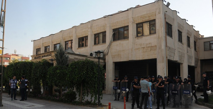 9 kayyum görevden alındı