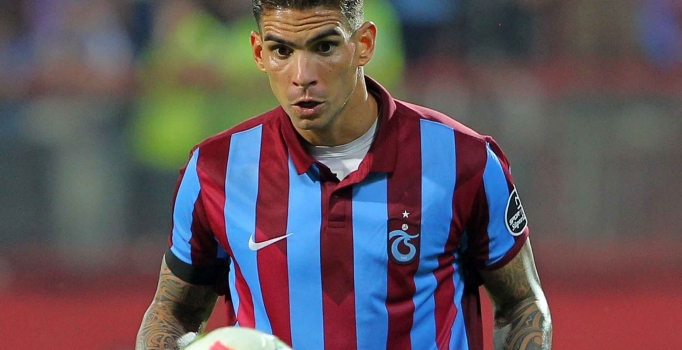 Carl Medjani sözleşmesini tek taraflı olarak feshetti