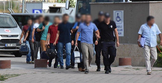 Sivas'ta gözaltına alınan 6 asker FETÖ itirafçısı oldu