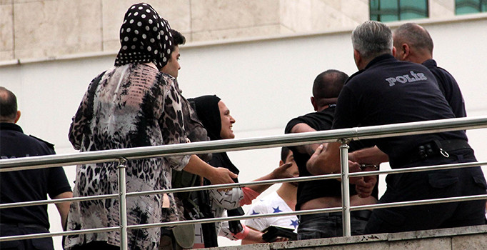 Cinayet davası öncesi adliye önünde silahlı kavga: 1 yaralı | Samsun haberler