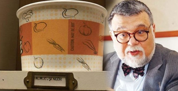 Celal Şengör'ün kapısının önüne kutu içinde dışkı