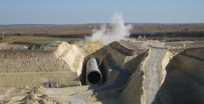 Suruç Tüneli toprağa hayat vererek çiftçiyi mutlu etti