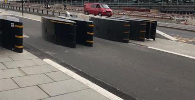 Avrupa'da terör saldırılarına karşı beton bloklu önlem alındı