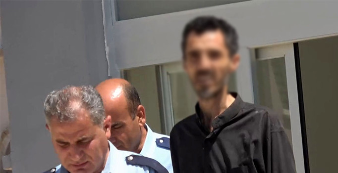 Atatürk büstüne sopalı saldırı şüphelisi adliyeye sevk edildi | Mersin haberleri