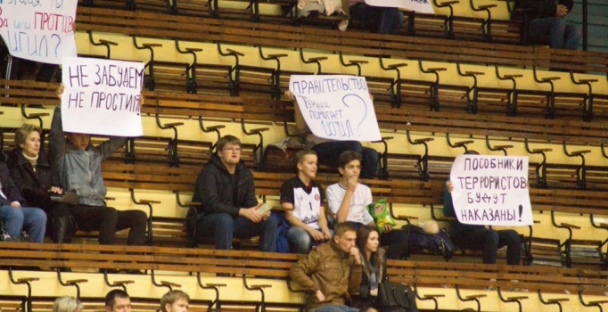 Beşiktaş'ın maçında Rus taraftarlardan "hainler" pankartı