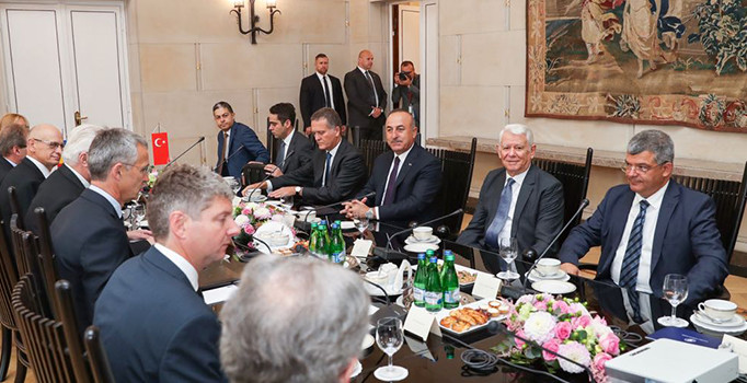 Dışişleri Bakanı Çavuşoğlu Polonya’da