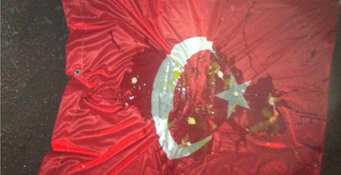 Rusya'da Türk bayrağına çirkin saldırı