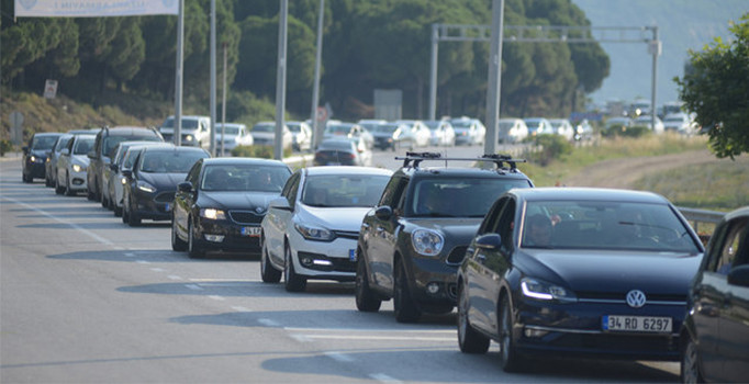 Tatilcilerin feribot çilesi başladı