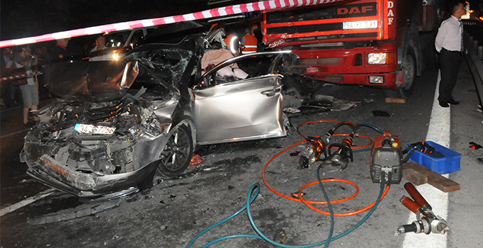 Son dakika! Kocaeli'de zincirleme trafik kazası: 1 ölü, 4 yaralı