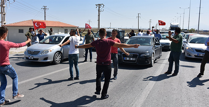 OHAL ile ilçe olan Sultanhanı sakinleri kutlama yaptı