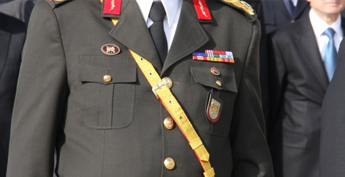 KHK ile 10 askerin rütbesi alındı | Son dakika haber