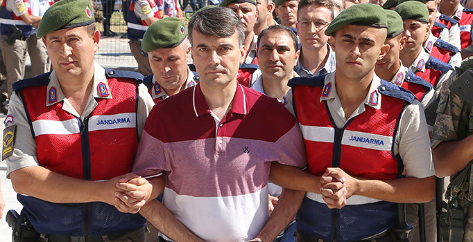 FETÖ'cü Albay Ahmet Özçetin'in verdiği alaycı cevap mahkeme salonunu karıştırdı