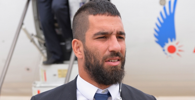 Arda Turan'dan cezaevi kreşindeki çocuklara dev yardım