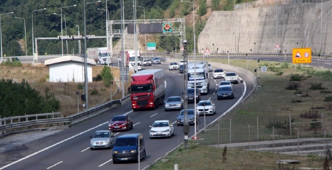 Kurban Bayramı öncesi TEM'de tatilci yoğunluğu