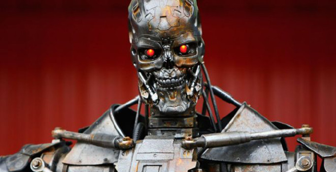 Yapay beyinli katil robotlar insanoğlunu tehdit ediyor