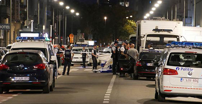 Avrupa'nın göbeğinde nöbet tutan askerlere saldırı! Palalı dehşet!