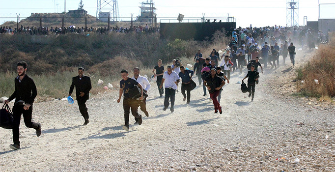 Kurban Bayramı tatili ülkelerinde geçirmek isteyen Suriyeliler koşarak sınırı geçti