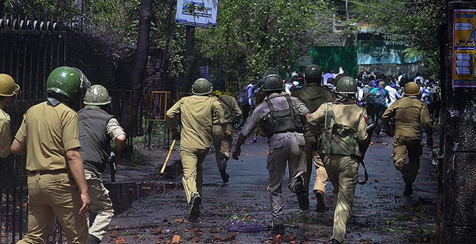 Keşmir'de çatışma: 10 ölü