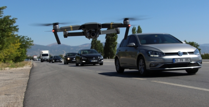 Sürücülere 'drone'la yakın takip