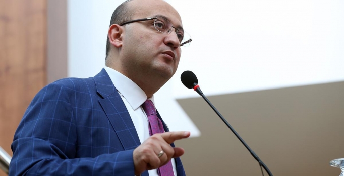 Akdoğan: Paralelin kuyruğunu kes kes bitmiyor