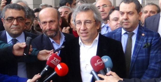 Can Dündar ve Erdem Gül MİT TIR'ları haberinden tutuklandı