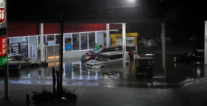 ABD’de kasırga Houston eyaletinde can aldı