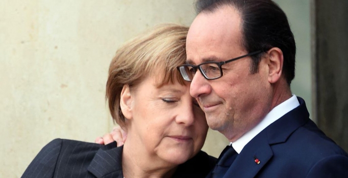 Hollande ve Merkel, Bataclan konser salonunu ziyaret etti