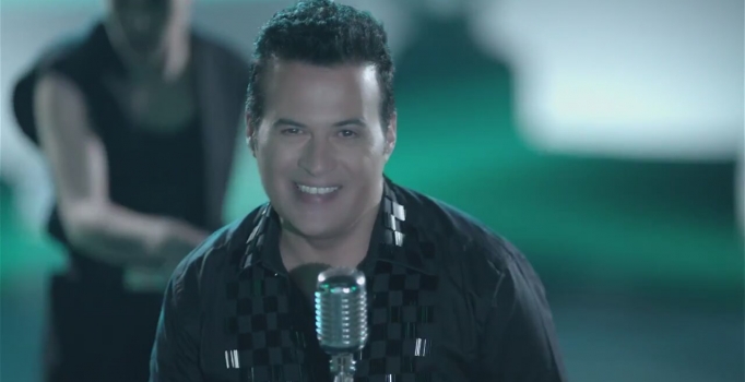 Ünlü sanatçı Hakan Peker dede olmanın sevincini yaşıyor