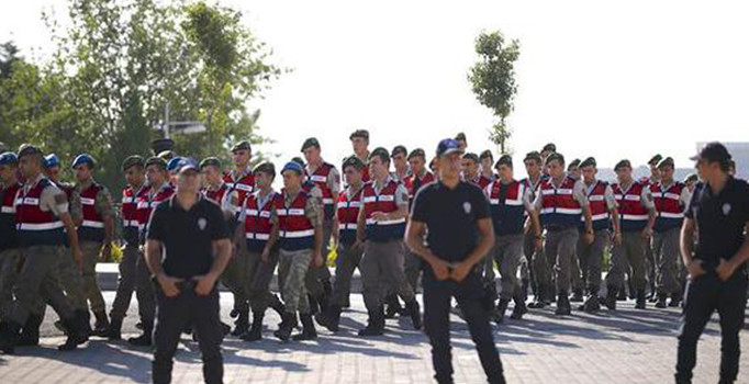 Cumhurbaşkanı Erdoğan'a suikast davasında salon karıştı