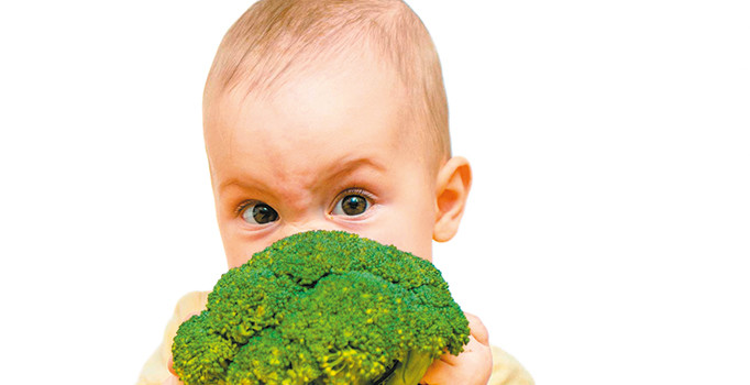 Brokoliyi yemesi için bağrına basmalı