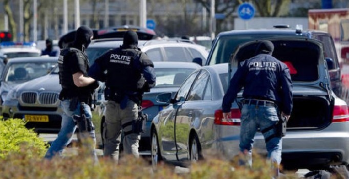 Hollanda'da teröre karşı önlem