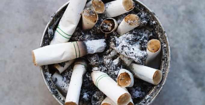 Gırtlak kanserine yakalanan adam arkadaşını öldürdü