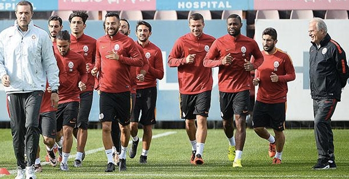 Mustafa Denizli Florya'da herkesi dışarı çıkardı