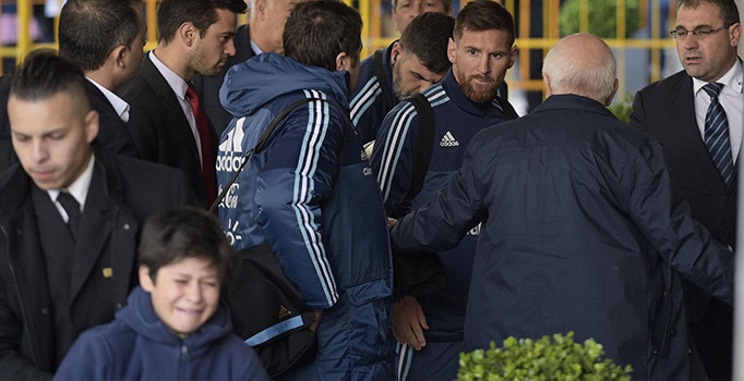 Dünya Messi'nin hareketini konuşuyor