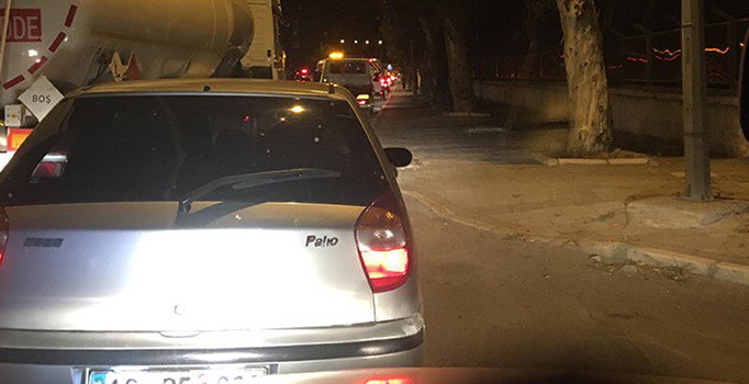 İzmir'de trafik kazası: 1 ölü, 1 yaralı