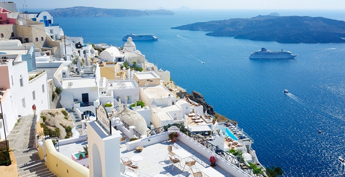 Yunanistan'ın Santorini Adası halkı turist sayısına sınırlama istiyor