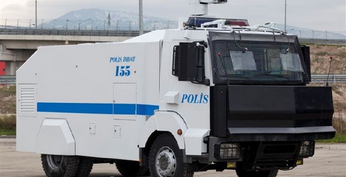 Kars'ta yangına TOMA'lı müdahale