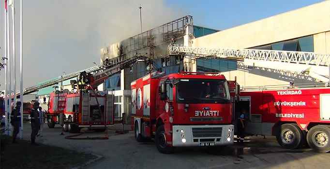 Tekirdağ'da boya fabrikasında yangın