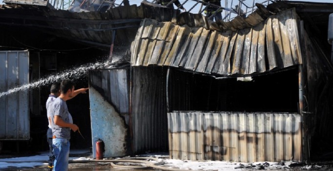 Gaziantep'te vinç garajında yangın