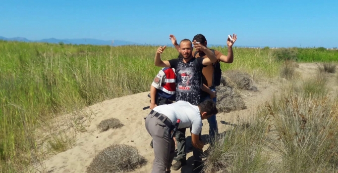 Sahil Güvenlik helikopterinden farkedilince, 80 Suriyeli yakalandı