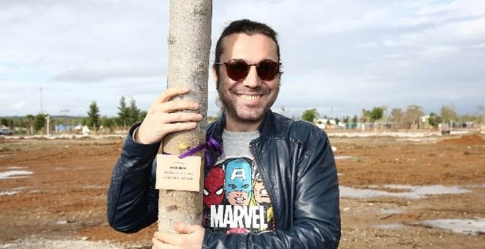 Halil Sezai ünlüler ormanına jakaranda ağacı dikti