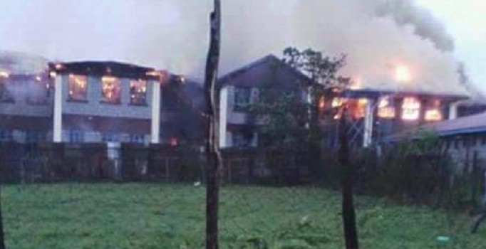 Kenya'da lise yatakhanesinde yangın: 7 ölü