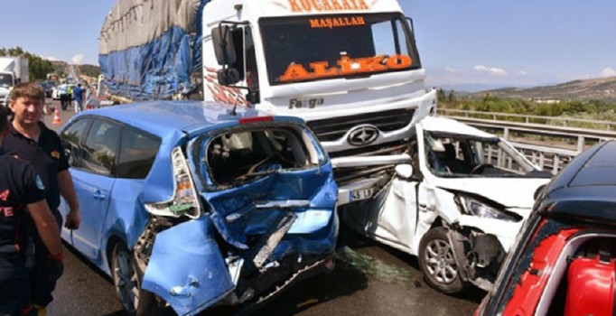 Bayram tatilinin 8 gününde trafik kazalarında bilanço ağır: 77 ölü, 381 yaralı