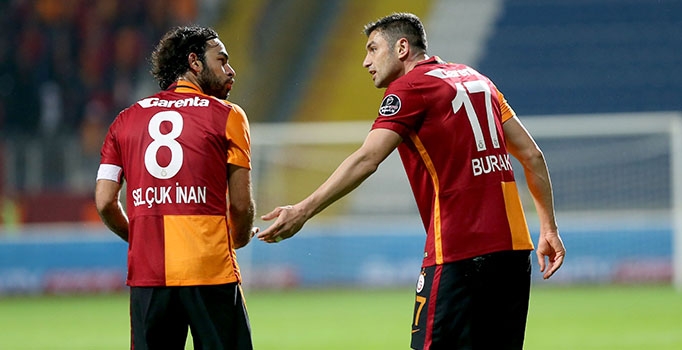 Selçuk İnan ile Burak Yılmaz Kasımpaşa maçında tartıştı