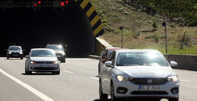 Tatilciler dönüş yolunda: Trafik giderek artıyor