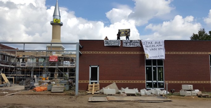 Hollanda'da inşası süren camiye İslamofobik saldırı