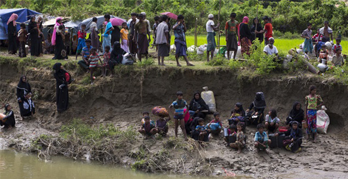 Arakanlı Müslümanlar, Myanmar’daki vahşeti anlattı: Bizi diri diri yaktılar